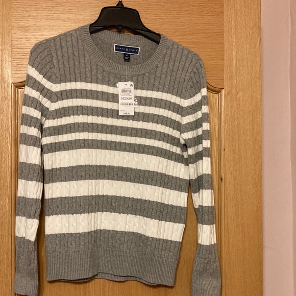 NWT  women’s scoop and crewneck sweater.Size M. 100%cotton.Made in China. - Picture 1 of 2